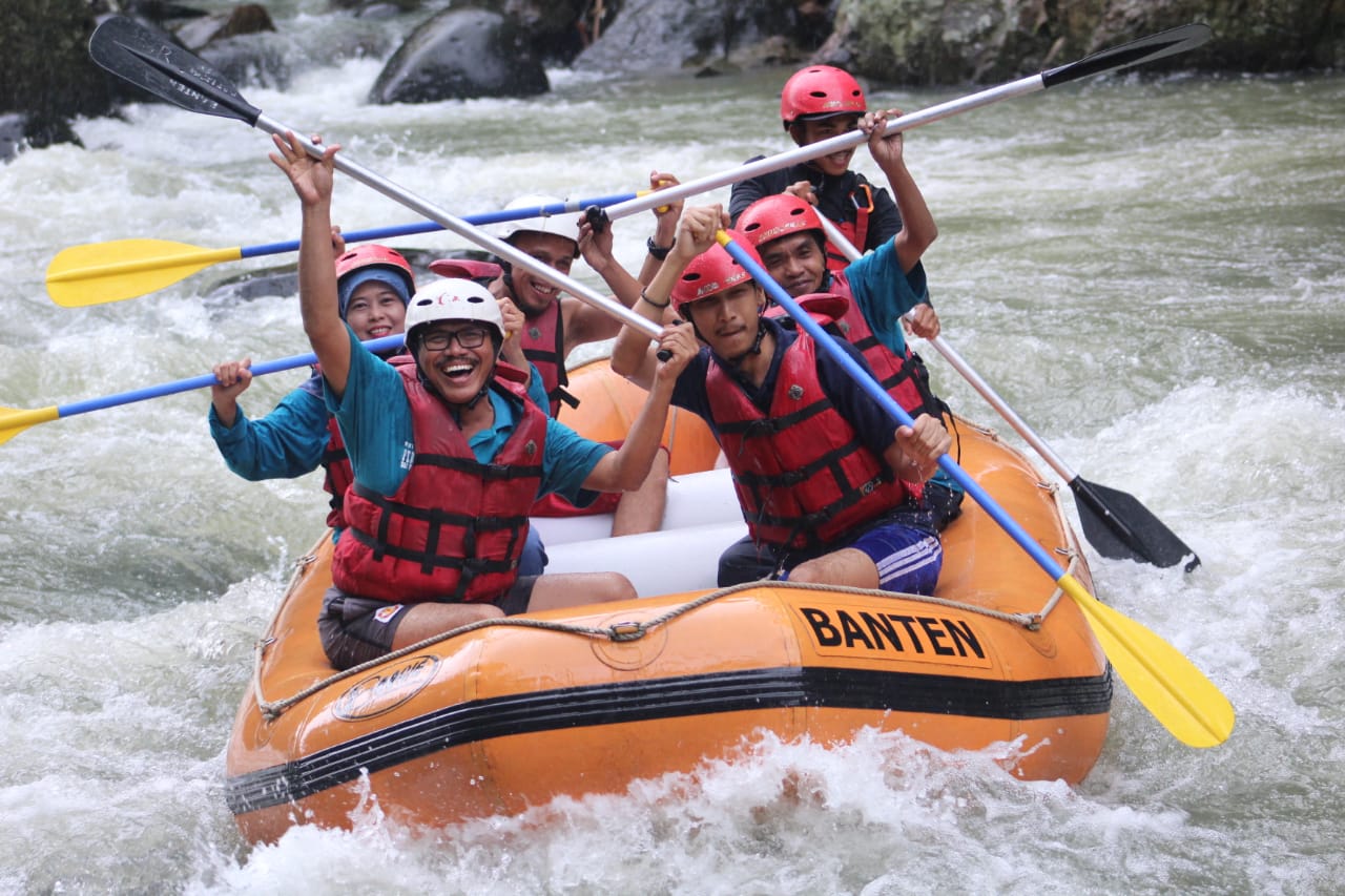 Wisata Arung Jeram Kecamatan Lebak Gedong